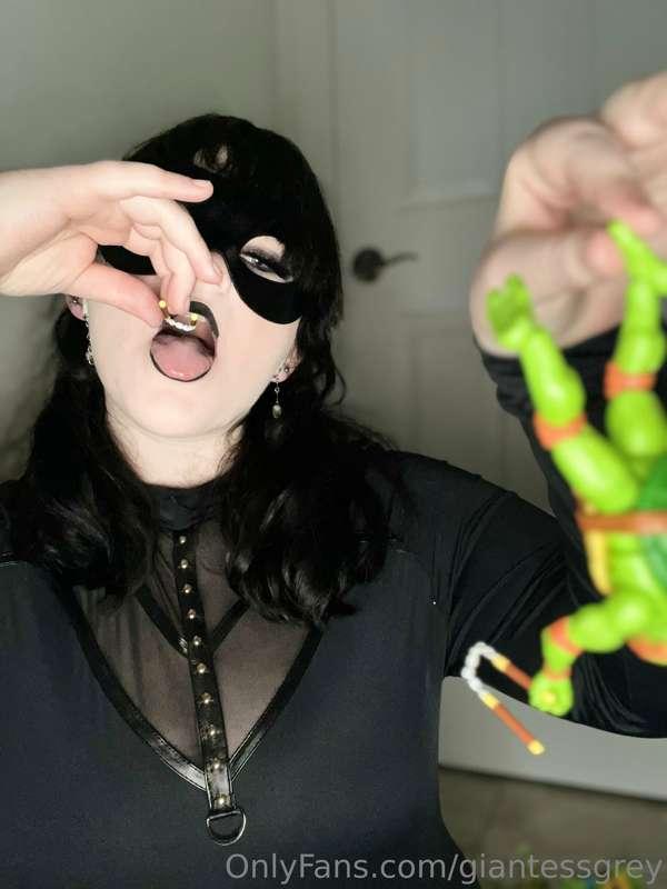 This one was just for fun. A quick photo shoot : Giantess Vs..