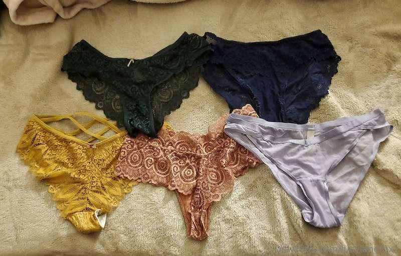 Hey babes! Selling some cute worn panties! 😉 DM me for info ..