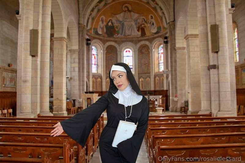 Father, forgive me for I have sined… 😈🖤 Petit teaser du phot..