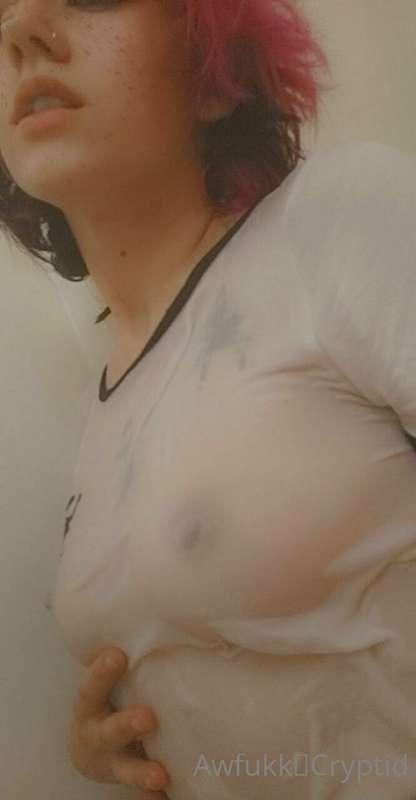 ♡I can't pass up a holiday posts♡ Wet t-shirt fun bbs💋