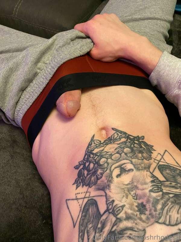 Got a boner from scrolling twitter so of course now I’m jerk..
