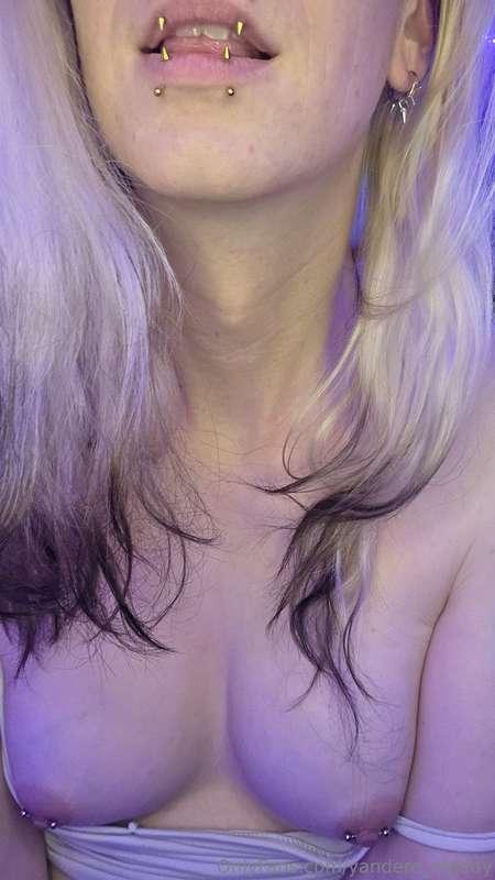 Chat I didnt do my makeup today and people keep calling me s..