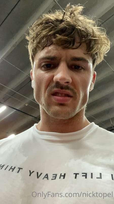 Is this a face only a mother could love? 😖

Happy Mother’s D..