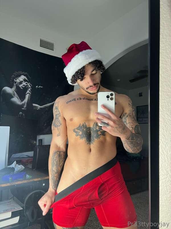 Forget the presents under the tree, you got me instead 🎁💦