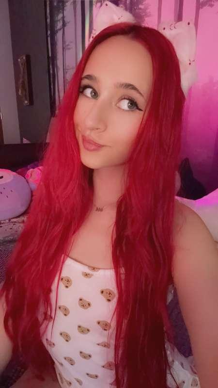 I’m going live rn here on my onlyfans page!! 🫶🏻 Cum say haii..
