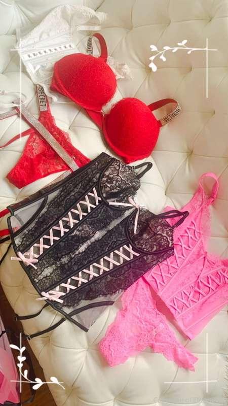 Someone went shopping 🛍 😻