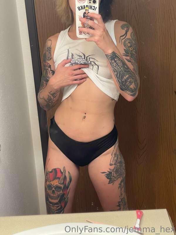 Feeling nice and tight after a work out😅 keep swiping right ..