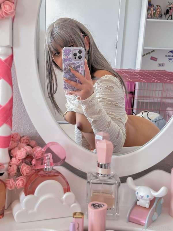Thinking about being fucked up against one of my mirrors ♡