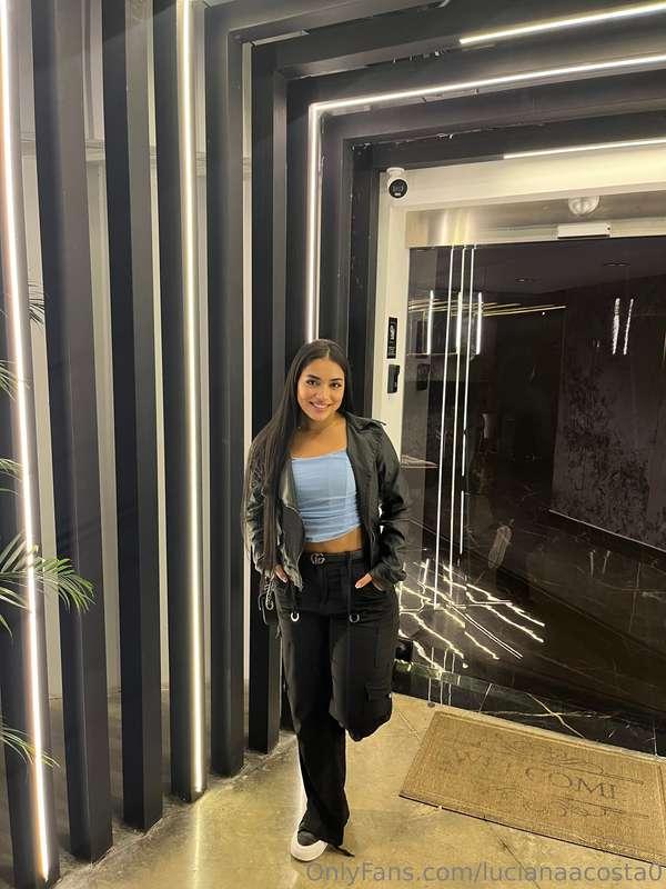 This outfit is cute, but it would look even better on your f..