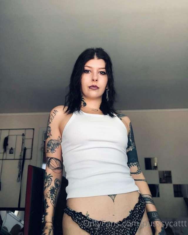 my dildo has arrived 🤍 Dm to see me play 💦