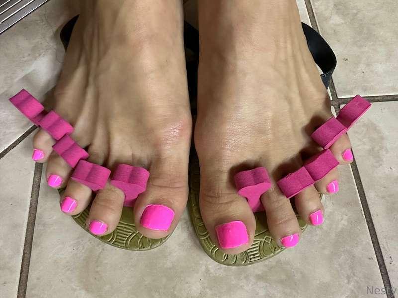 Pink toe nails😍