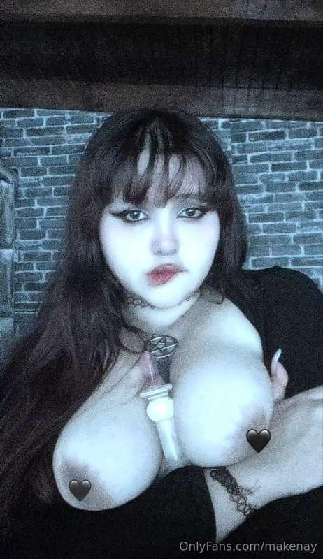 Hot big ass submissive 19yo goth girl is waiting for you to ..
