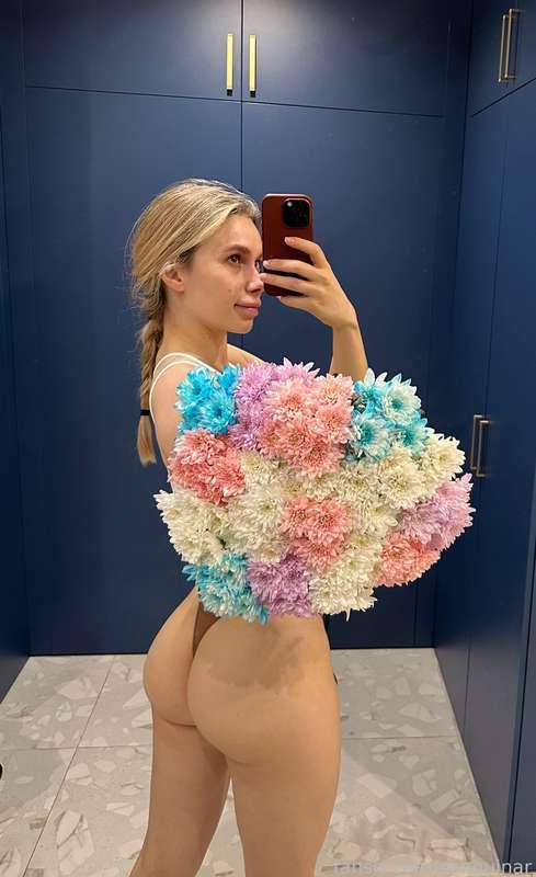 Fresh flowers 💐 my addition 🥰 thank you 👑🤭
