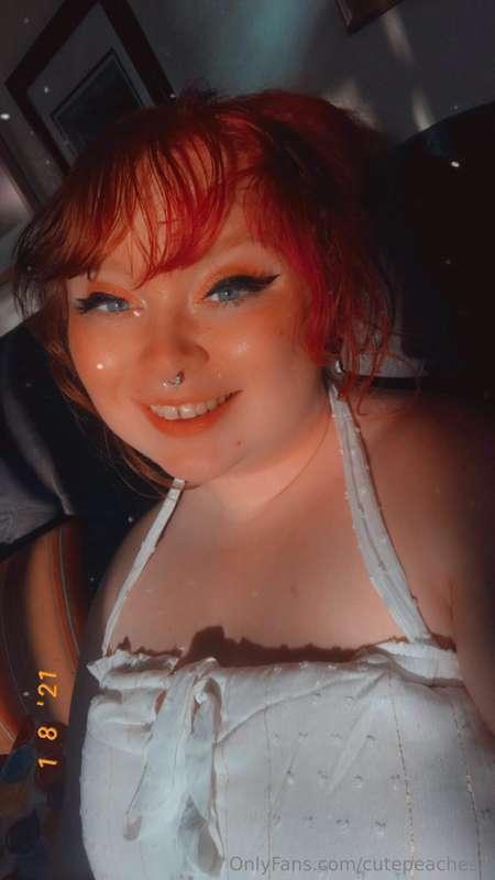 strawberri girl 🍓