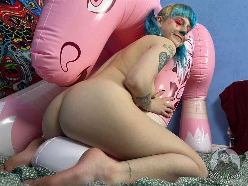 #clown #clowns #clowngirl #inflatable #inflatables #fetish #hairy #alt #altgirl #petite #bluehair #pigtails #british #english 