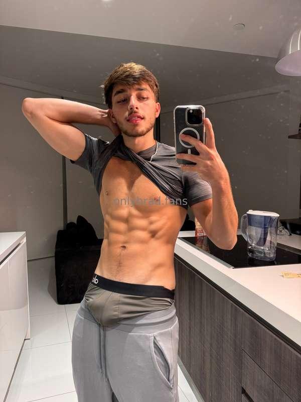 what’s got you so distracted?😈🔥🥵