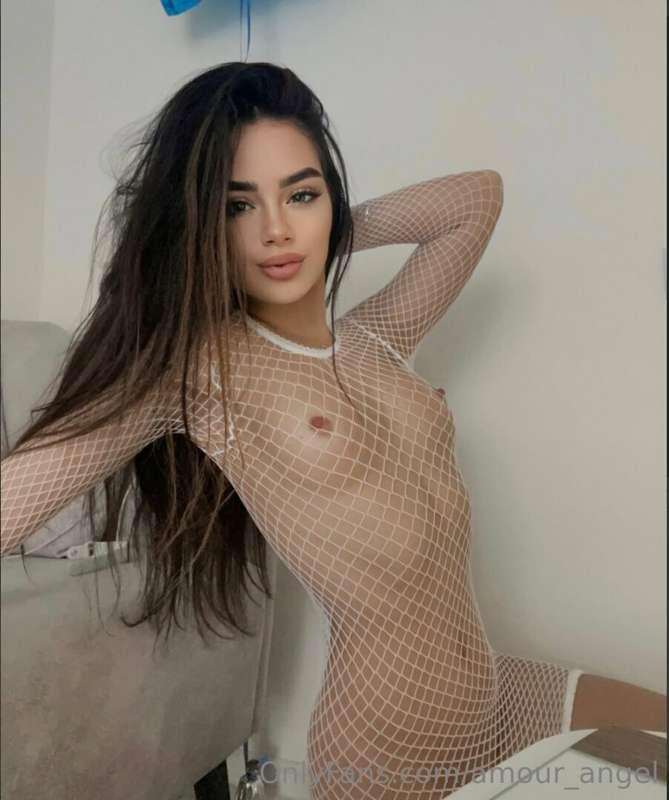 Burning brunette @ladyadel 🖤 Just a crazy girl😈 Real wild ki..
