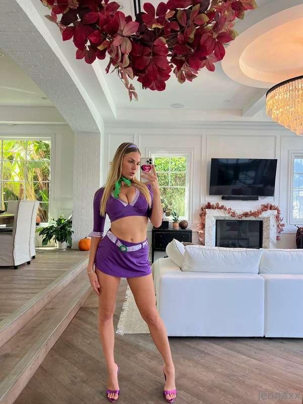 week 3 of my halloween countdown costume reveal 💜 check your..