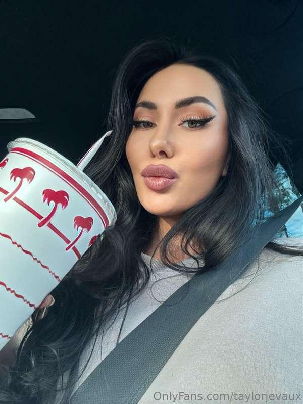 What's your drink of choice todayyy 🙈🥰