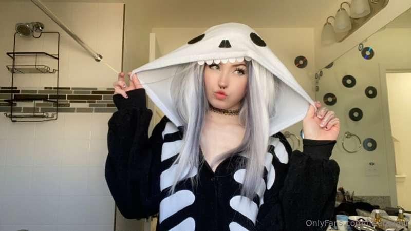 HAPPY COCKTOBER 🎃  Photo set 3 💀 25 photos  More chill comfy..