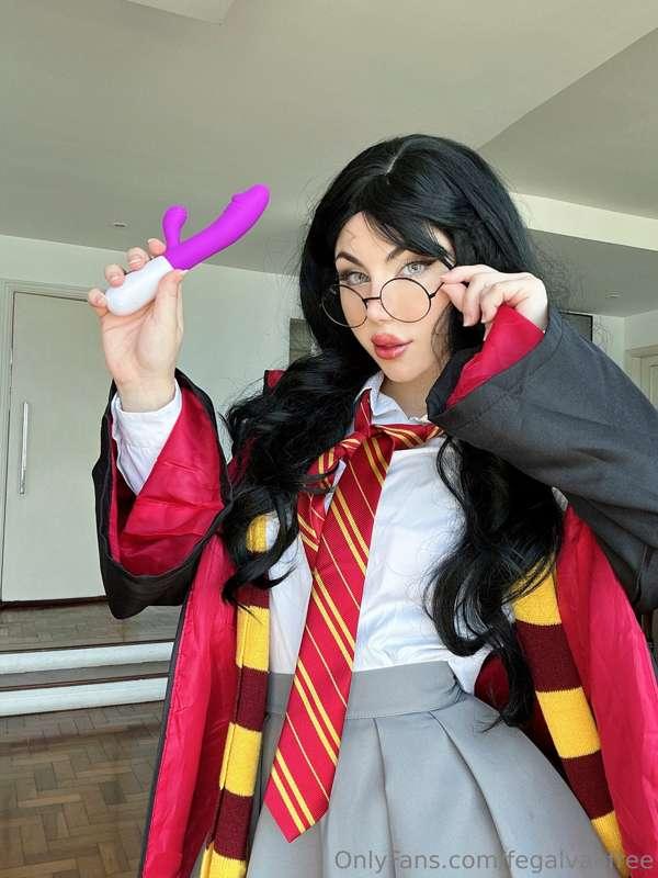 Harry Potter has a new wand, but this one also do magic…✨✨✨
..
