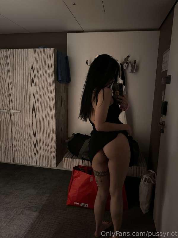 when i come home i’m starting to loose my dress …