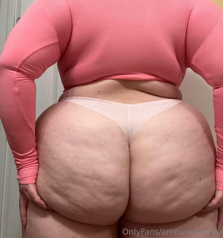 I need your hands on me 🍑😉