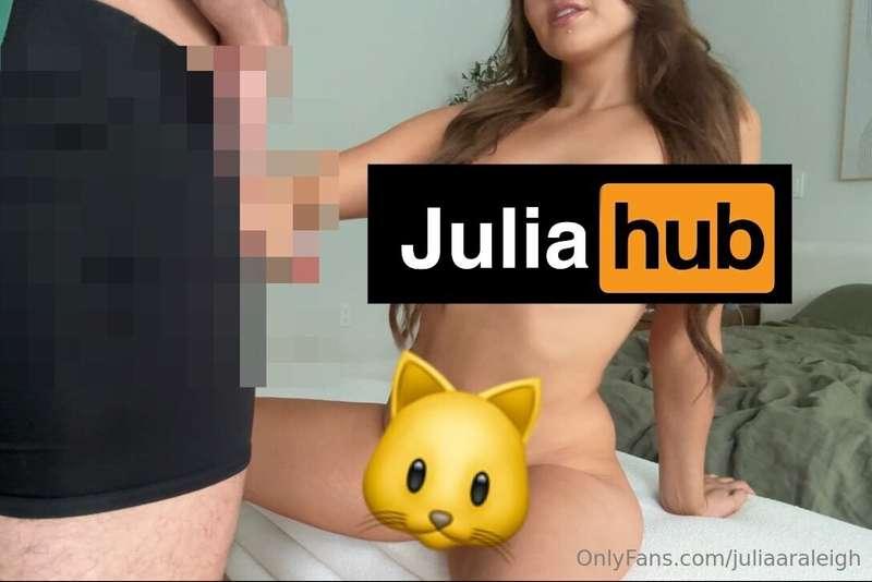 Tomorrow on @juliaxhub … SUB if you dare⭐️😈