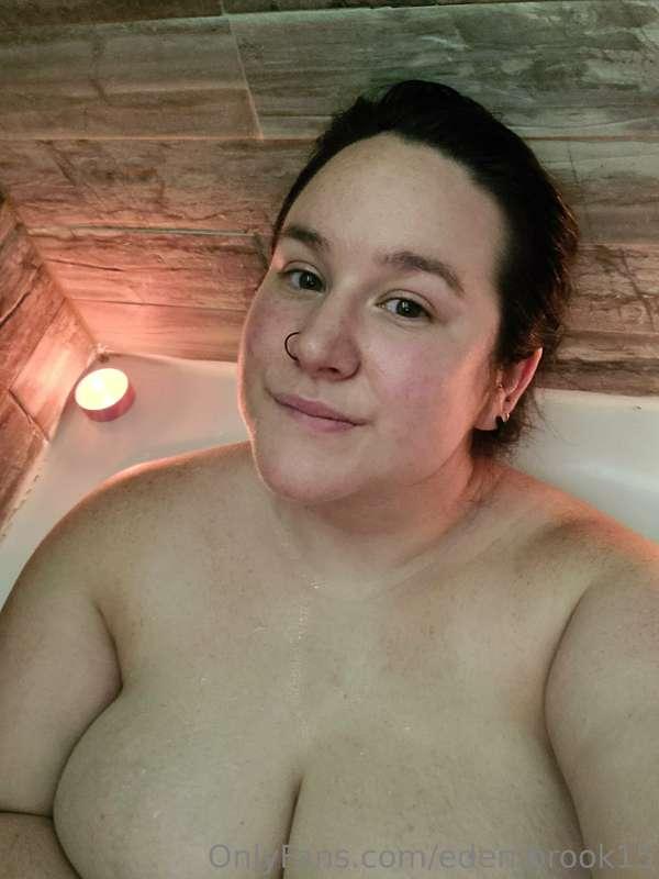 Been a while since we've had bath hangs 😌 I was going to try..