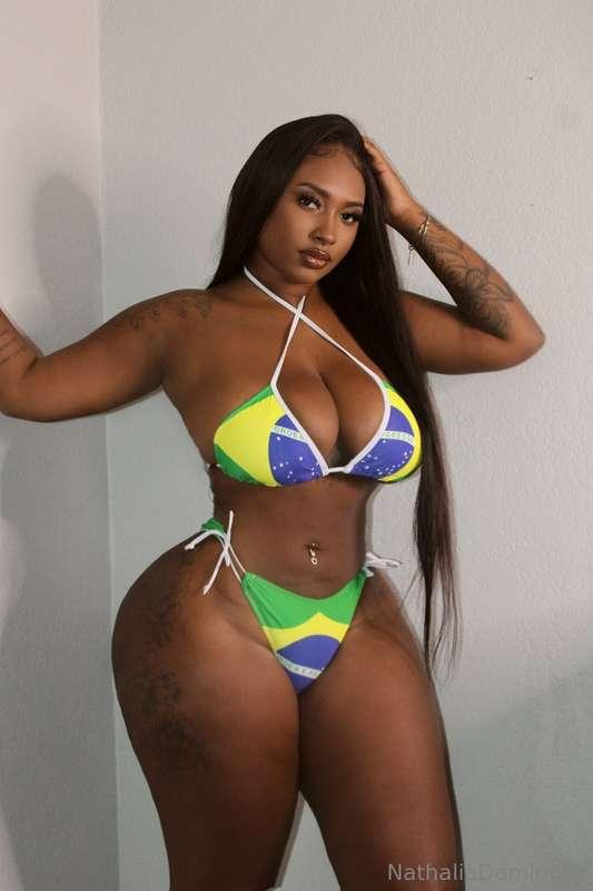 A throwback pic since I really love this bikini set ❤️