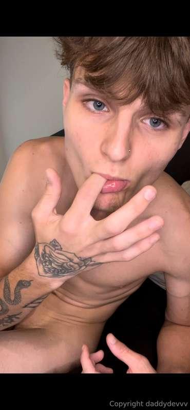 Come watch this vid of me cumming then eating all of it 😫😫😫😫..