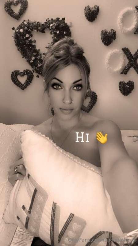 DM me for some fun before bed ✨