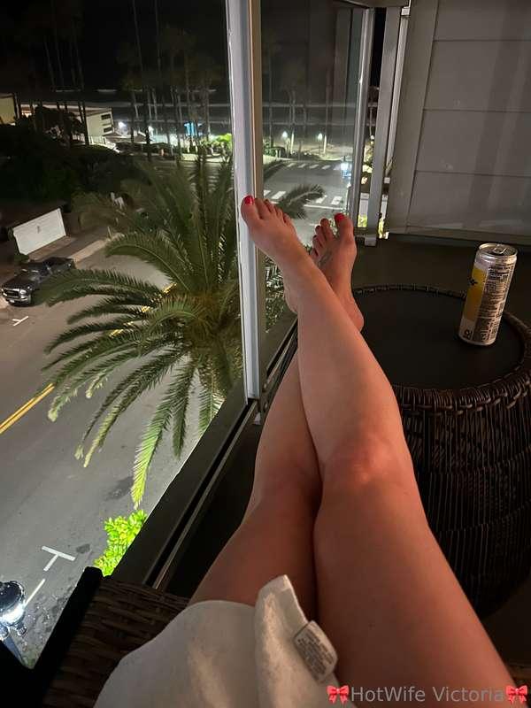 High heels or barefoot?