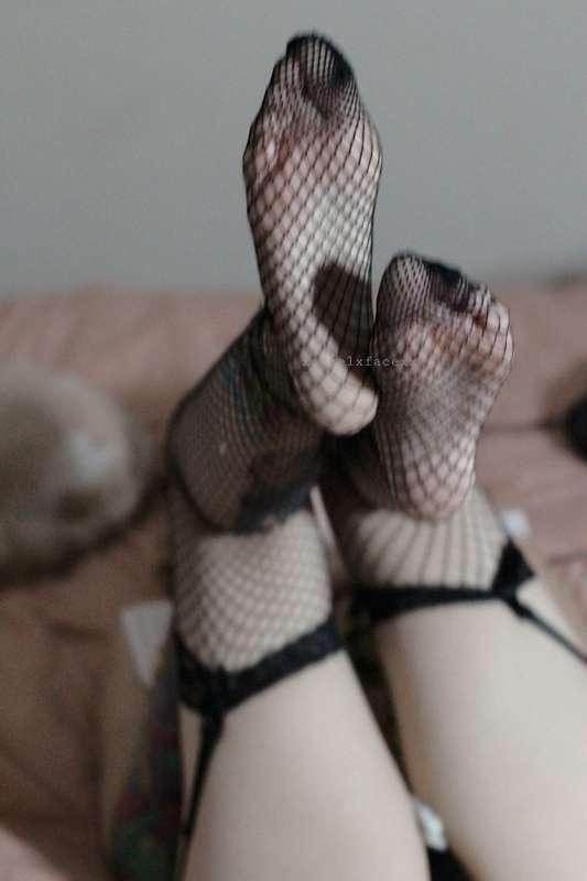do you like my feet in fishnets?