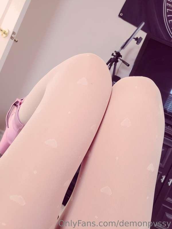 Run your hands down my thighs 🌸