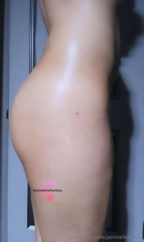 Oldie but a goodie! Oiled up femboy booty~!