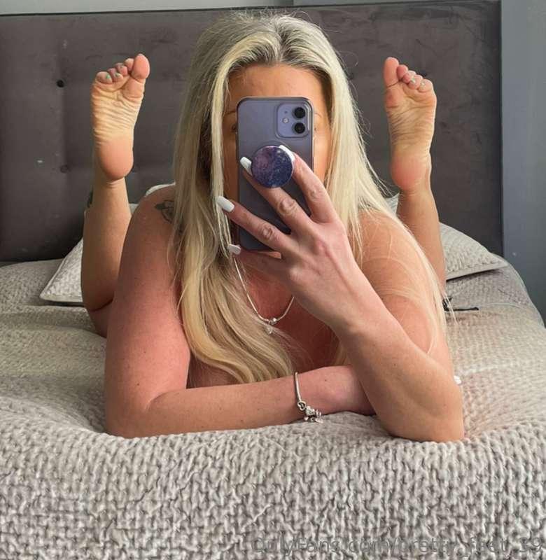I’m naked 😈 you wanna play ?😈💦👅