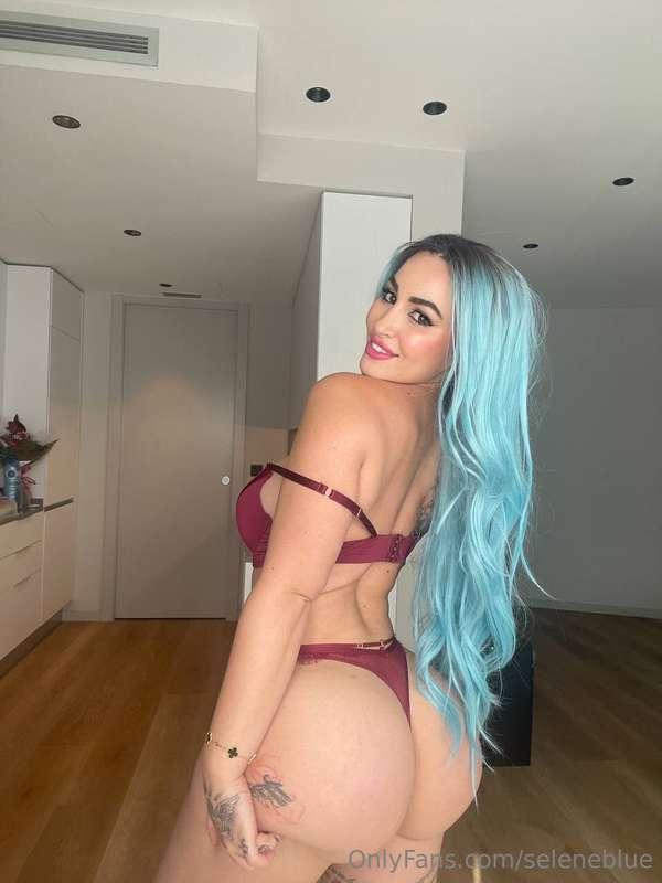 want a taste of my forbidden fruit? 🍑