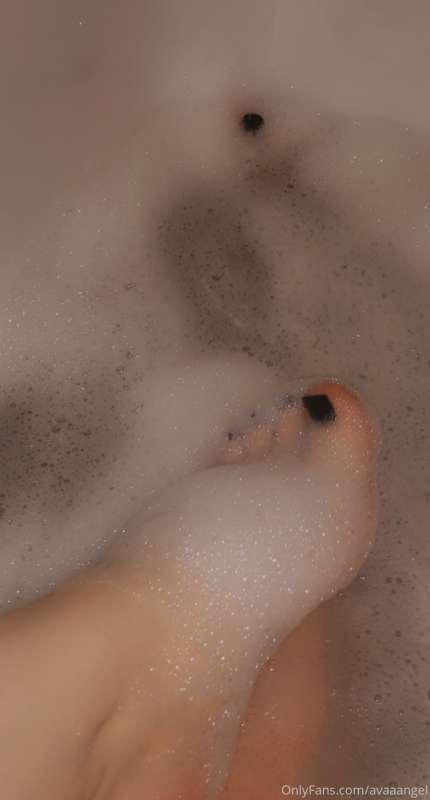 Soapy feets🛁💦