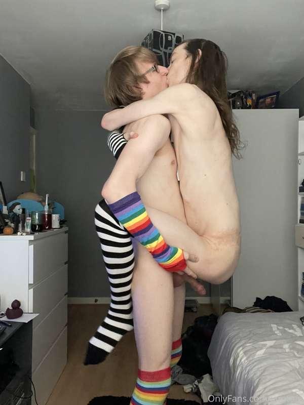 Pic collection 💜💚
Several pics of us showing off our butts a..