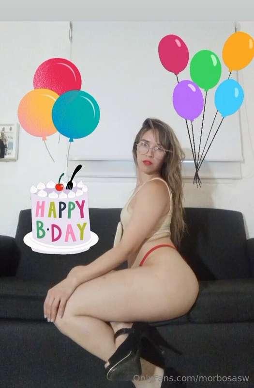 🥳🥳 December is my BIRTHDAY month   🥳🥳

🥳🎈🎈🎈🎈I'm partying all..