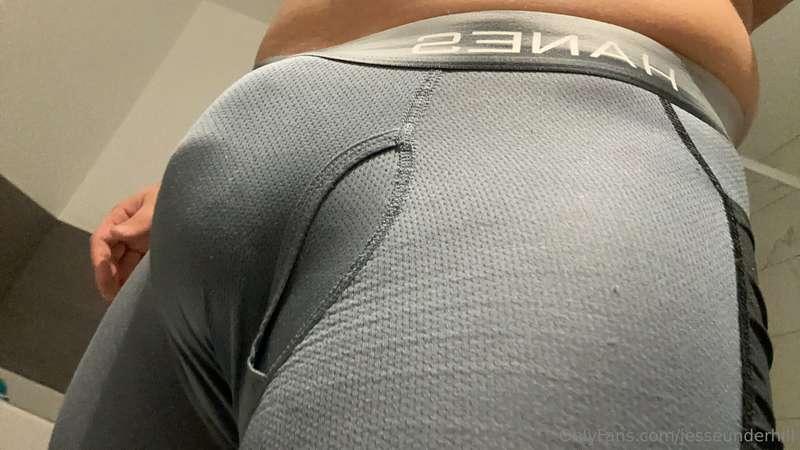i’m so horny after my shower every DAMM time 🥵
what would yo..