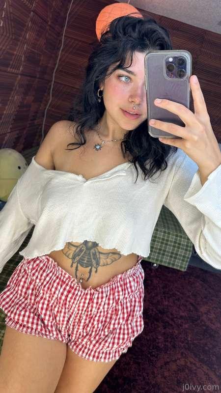 swipe to lift my shirt up ➡️