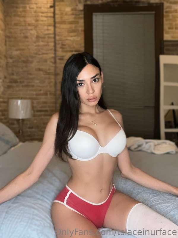 Look me in the eyes and tell me you love me, baby. 🥰