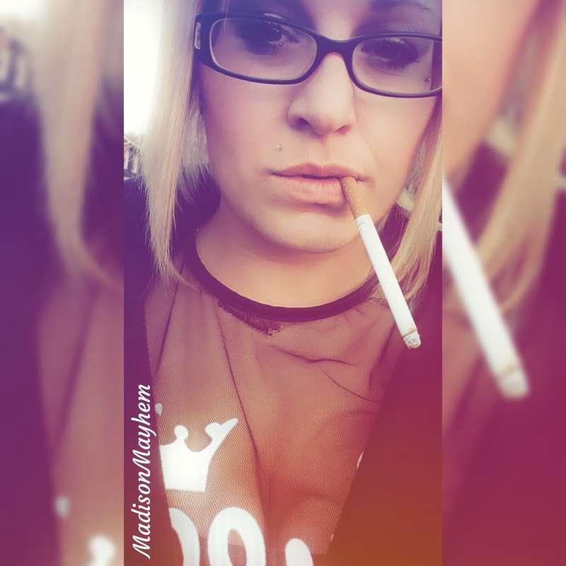 Join me in a smoke? 🚬🎀🖤🎀🚬