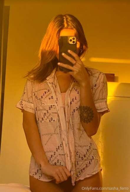 Do you want to open my shirt? 🙊

Quieres abrir mi camisa? 🙊