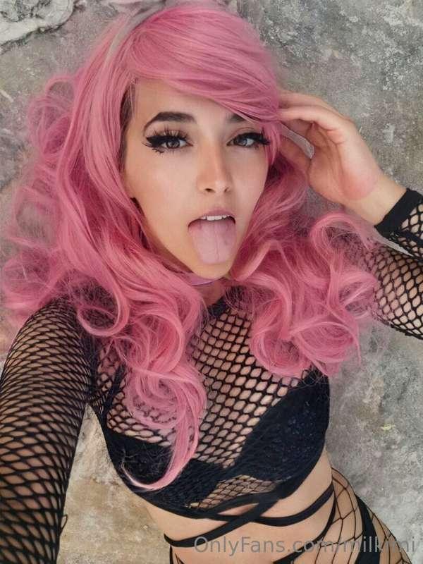 Who wants to play with my 👅?