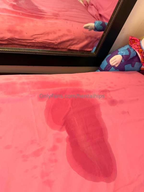 Aftermath of squirting and creaming everywhere >.< 