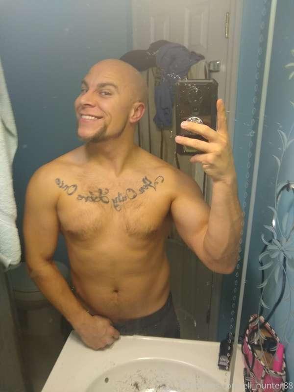 I shaved off my beard.... I look so youngg. Lol. Who wants t..
