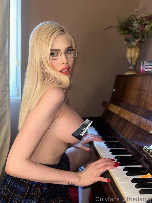 Your favorite piano teacher 🎹